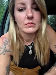 SheIsSomething — Stripchat recorded stream image, 03.05.2026 23:20