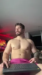 Valenthino_Salvatore — Stripchat recorded stream image, 04.05.2026 22:40