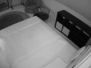 voyeurcam-julmodels-whitebed-2 — Camsoda recorded stream image, 05.05.2026 14:10