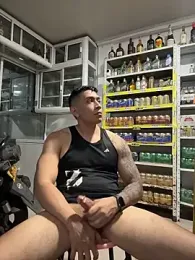 OliverWest04 — Stripchat recorded stream image, 14.05.2026 05:10