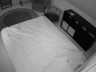 voyeurcam-julmodels-whitebed-2 — Camsoda recorded stream image, 16.05.2026 16:10