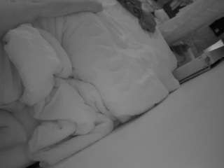 voyeurcam-julmodels-whitebed-4 — Camsoda recorded stream image, 16.05.2026 16:10