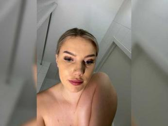 LYALYAtop — Bongacams recorded stream image, 22.05.2026 23:00