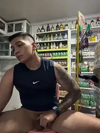 OliverWest04 — Stripchat recorded stream image, 27.05.2026 01:50
