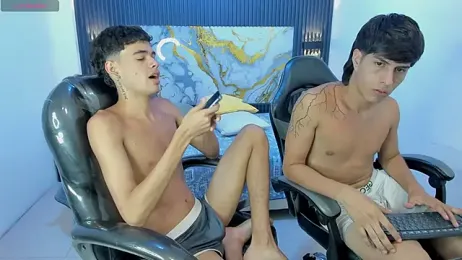 Estiv18_ — Stripchat recorded stream image, 28.05.2026 05:10