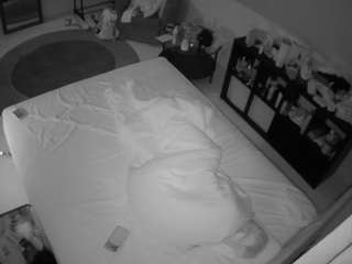 voyeurcam-julmodels-whitebed-2 — Camsoda recorded stream image, 26.05.2026 18:40