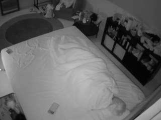 voyeurcam-julmodels-whitebed-2 — Camsoda recorded stream image, 26.05.2026 18:40