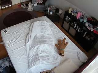 voyeurcam-julmodels-whitebed-2 — Camsoda recorded stream image, 26.05.2026 18:40