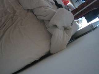 voyeurcam-julmodels-whitebed-4 — Camsoda recorded stream image, 26.05.2026 18:40