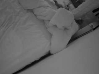 voyeurcam-julmodels-whitebed-4 — Camsoda recorded stream image, 26.05.2026 18:40