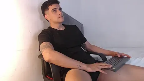 adam_levis17 — Stripchat recorded stream image, 05.06.2026 04:20