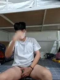 Gwencloudy — Stripchat recorded stream image, 14.06.2026 03:50