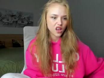 flooora_0 — Chaturbate recorded stream image, 15.06.2026 23:30