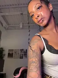 Your_Paris — Stripchat recorded stream image, 18.06.2026 05:00