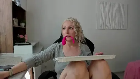 CarolMay — Stripchat recorded stream image, 20.06.2026 05:00