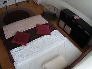 voyeurcam-julmodels-whitebed-2 — Camsoda recorded stream image, 02.07.2026 12:40