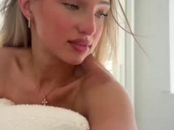 rosebella_ — Chaturbate recorded stream image, 10.07.2026 05:20