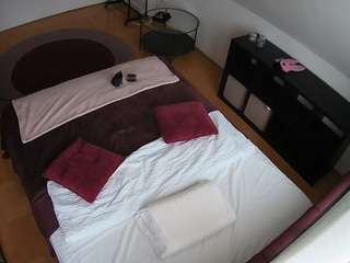 voyeurcam-julmodels-whitebed-2 — Camsoda recorded stream image, 10.07.2026 07:10