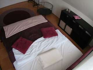 voyeurcam-julmodels-whitebed-2 — Camsoda recorded stream image, 10.07.2026 07:10
