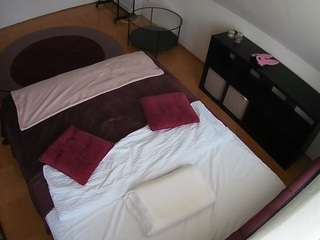 voyeurcam-julmodels-whitebed-2 — Camsoda recorded stream image, 10.07.2026 07:10