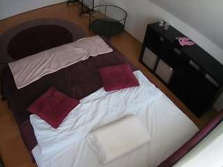 voyeurcam-julmodels-whitebed-2 — Camsoda recorded stream image, 10.07.2026 07:10