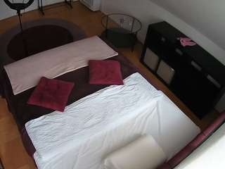 voyeurcam-julmodels-whitebed-2 — Camsoda recorded stream image, 10.07.2026 07:10