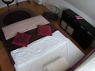 voyeurcam-julmodels-whitebed-2 — Camsoda recorded stream image, 10.07.2026 07:10
