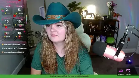 Briieverly — Stripchat recorded stream image, 28.07.2026 01:50