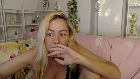 _karolynesyera_ — Stripchat recorded stream image, 12.08.2026 17:30