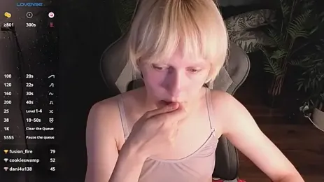holyedward — Stripchat recorded stream image, 18.08.2026 11:30