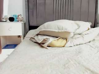 laurelmillstone — Camsoda recorded stream image, 18.08.2026 18:20