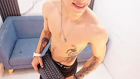 JhoanLeandro — Stripchat recorded stream image, 19.08.2026 05:20