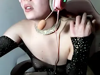 Owly_bloom — Stripchat recorded stream image, 22.08.2026 03:00