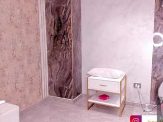 lenathompson — Camsoda recorded stream image, 18.09.2026 04:10