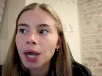 roxxxie_reid — Chaturbate recorded stream image, 23.09.2026 18:10