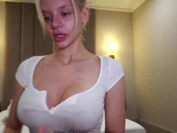 lesi_moonie — Chaturbate recorded stream image, 16.03.2025 21:40