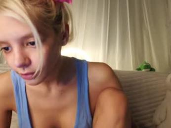 lesi_moonie — Chaturbate recorded stream image, 23.03.2025 07:40