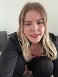 LaraBlond — Stripchat recorded stream image, 28.03.2025 17:00