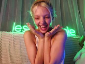 lesi_moonie — Chaturbate recorded stream image, 29.03.2025 18:00