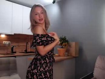 roselyn_rose — Chaturbate recorded stream screenshot (01 Apr 2025)