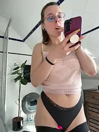 Izzy_Inked — Stripchat recorded stream screenshot (02 Apr 2025)