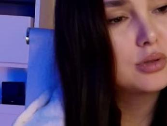 hollyextra — Chaturbate recorded stream image, 02.04.2025 18:00