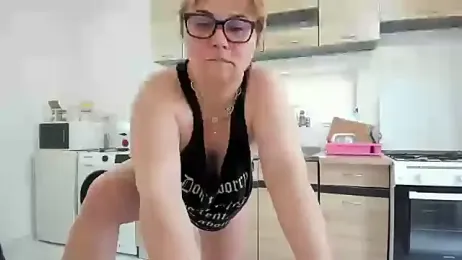 Julia35 — Stripchat recorded stream image, 07.04.2025 06:20