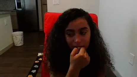 cinnaminnie — Stripchat recorded stream image, 09.04.2025 17:00