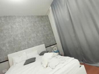 ehotlovea — Chaturbate recorded stream screenshot (10 Apr 2025)