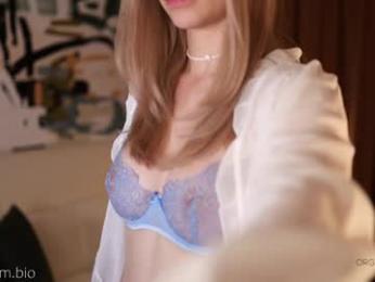 _hidden_gem_ — Chaturbate recorded stream image, 15.04.2025 17:20