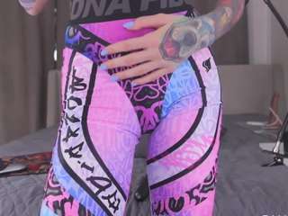 yourfeetmodel — Camsoda recorded stream image, 21.04.2025 03:40
