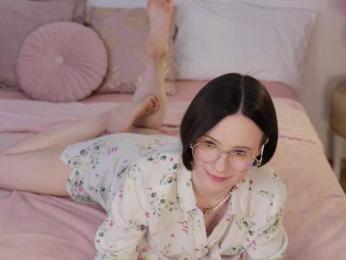 MissEssie — Bongacams recorded stream image, 23.04.2025 17:00