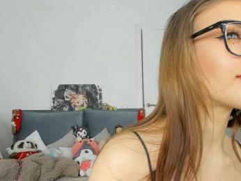 dolly-ll — Bongacams recorded stream image, 06.02.2025 13:20