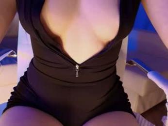 hollyextra — Chaturbate recorded stream image, 25.04.2025 18:30